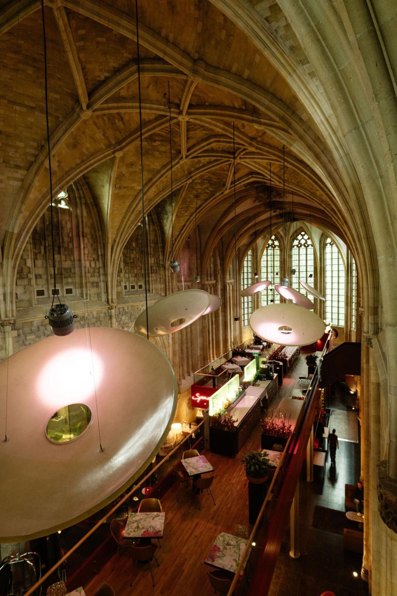 Kruisherenhotel Maastricht - Oostwegel Collection, Member Of Design Hotels Exteriör bild The restaurant at the St Pancras Renaissance Hotel
