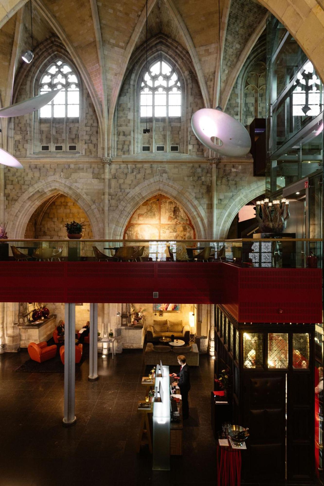 Kruisherenhotel Maastricht - Oostwegel Collection, Member Of Design Hotels Exteriör bild The interior of the hotel