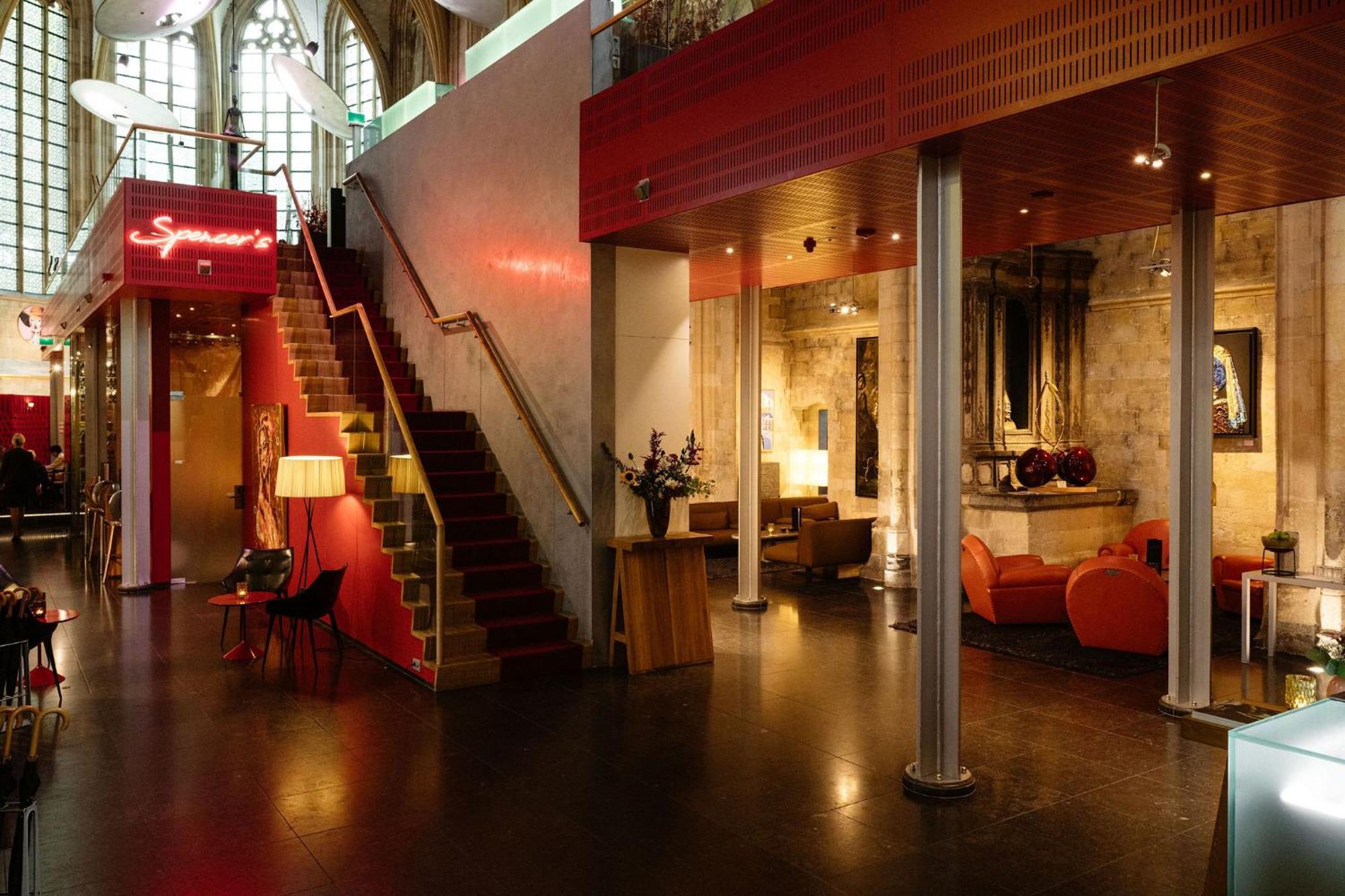 Kruisherenhotel Maastricht - Oostwegel Collection, Member Of Design Hotels Exteriör bild The interior of the hotel