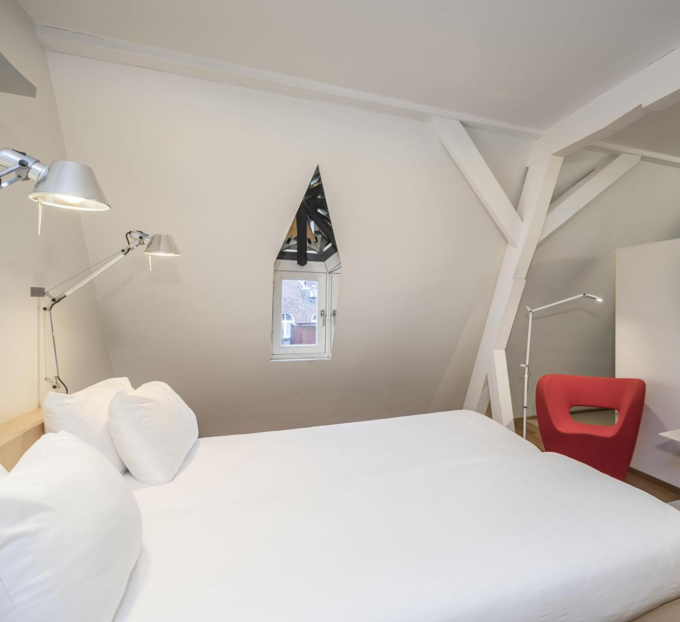 Kruisherenhotel Maastricht - Oostwegel Collection, Member Of Design Hotels Exteriör bild A room at the hotel