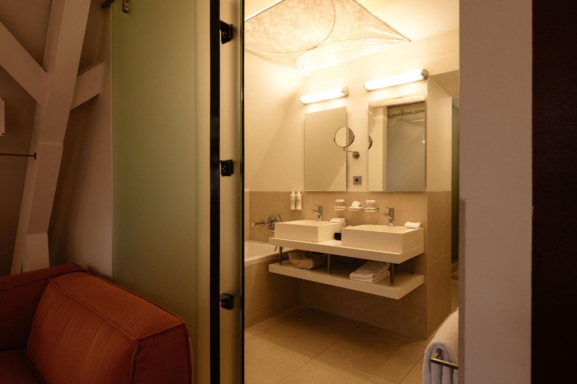 Kruisherenhotel Maastricht - Oostwegel Collection, Member Of Design Hotels Rum bild Bathroom