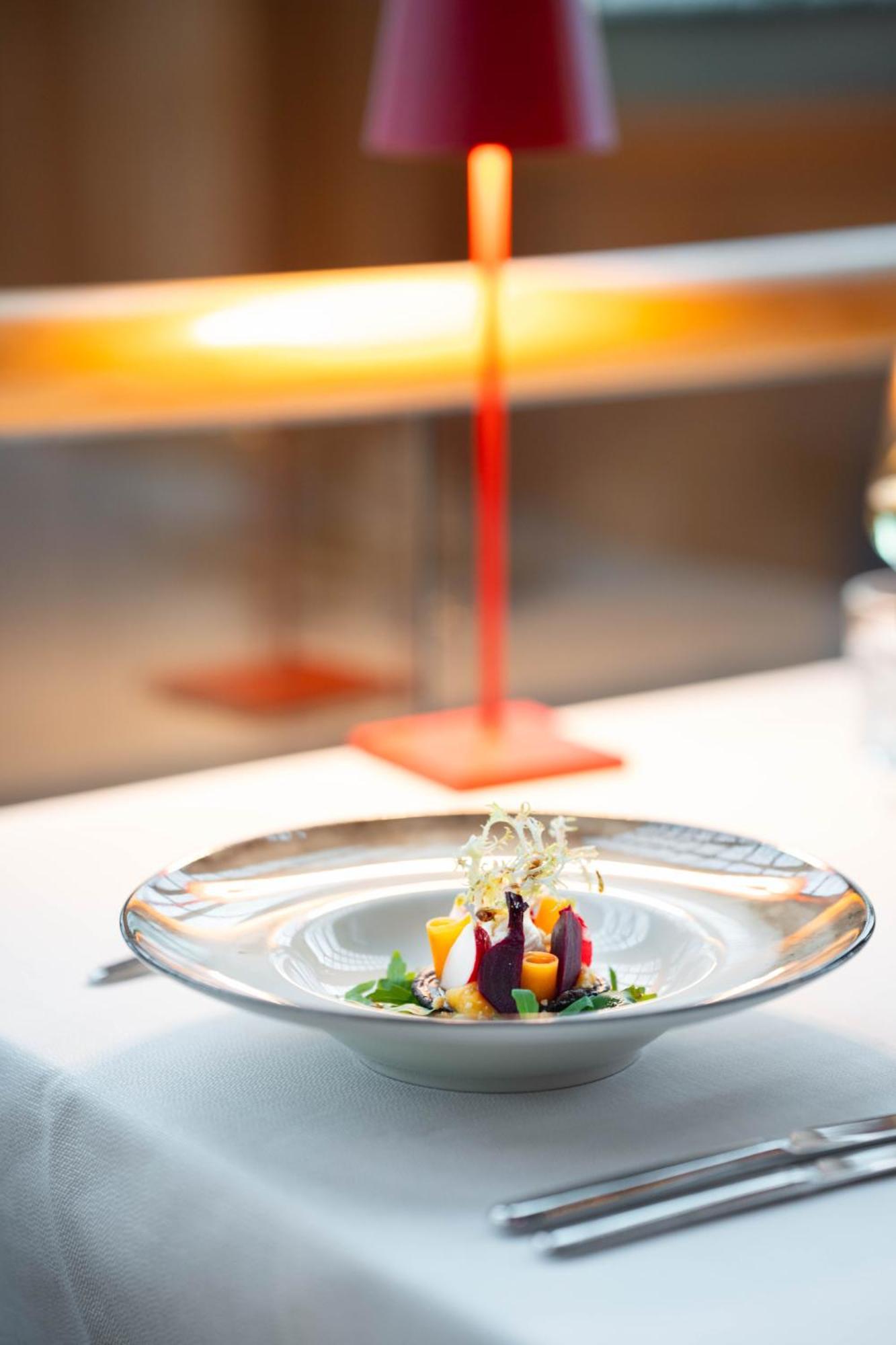Kruisherenhotel Maastricht - Oostwegel Collection, Member Of Design Hotels Exteriör bild A dish at the restaurant
