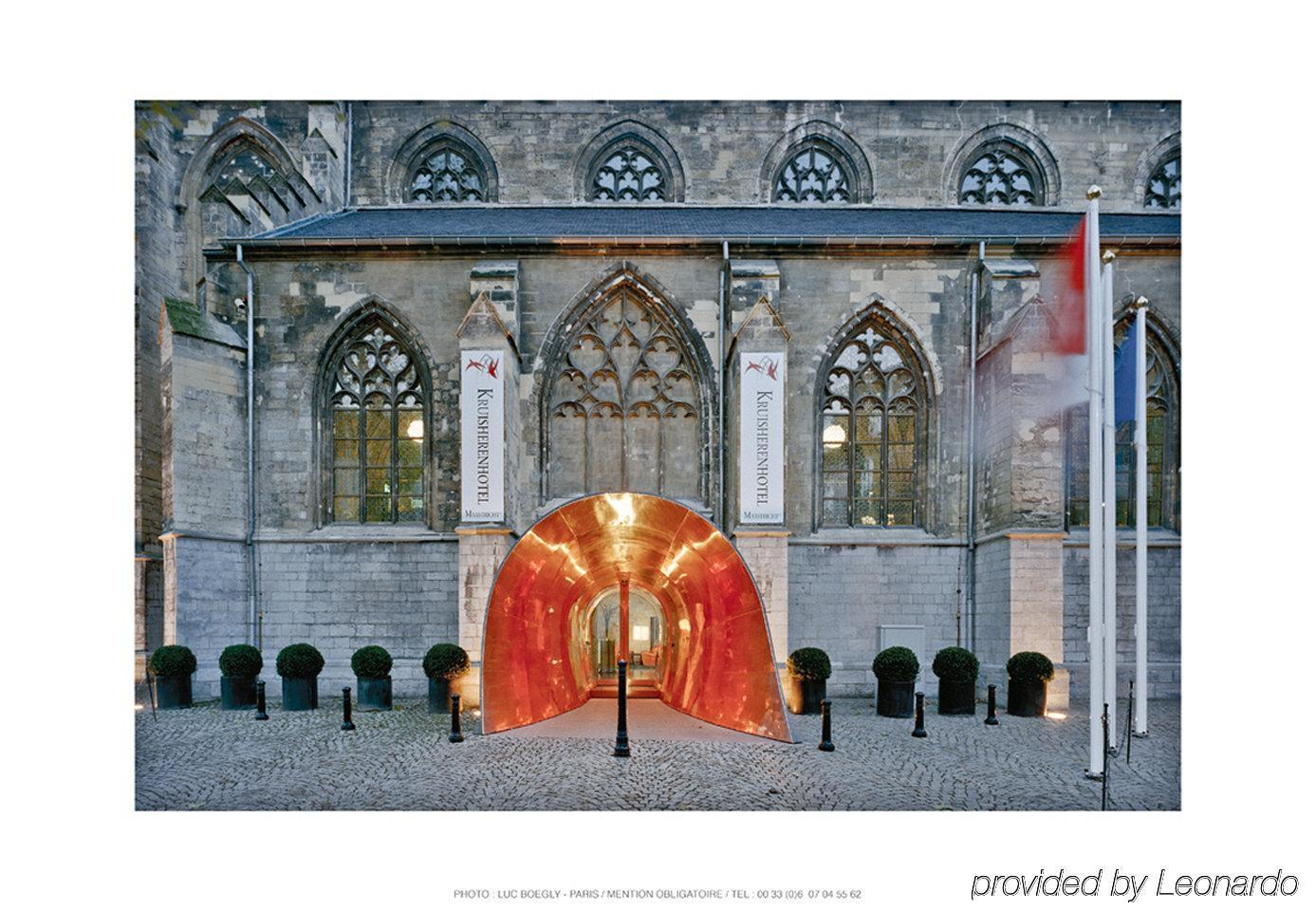 Kruisherenhotel Maastricht - Oostwegel Collection, Member Of Design Hotels Exteriör bild The entrance to the museum