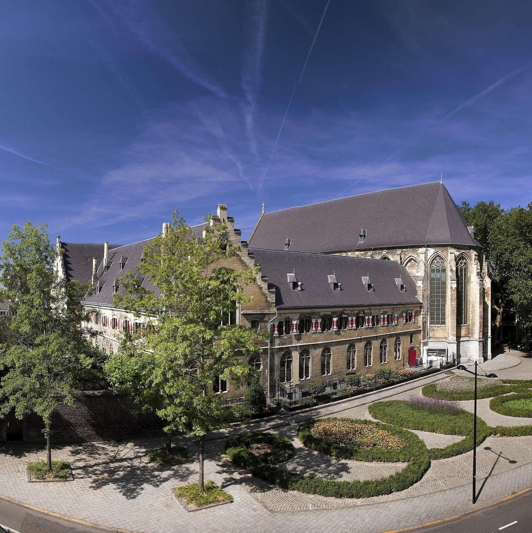 Kruisherenhotel Maastricht - Oostwegel Collection, Member Of Design Hotels Exteriör bild The former abbey of Saint-Pierre