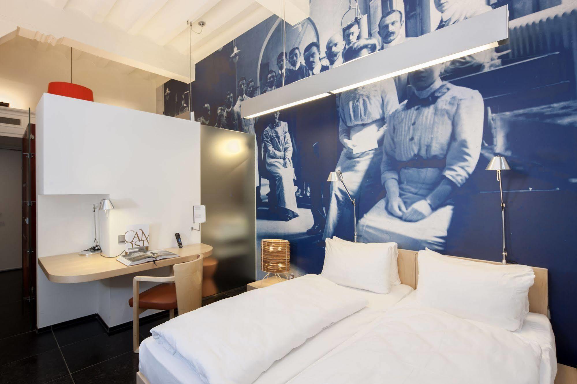 Kruisherenhotel Maastricht - Oostwegel Collection, Member Of Design Hotels Exteriör bild A typical room at the hotel