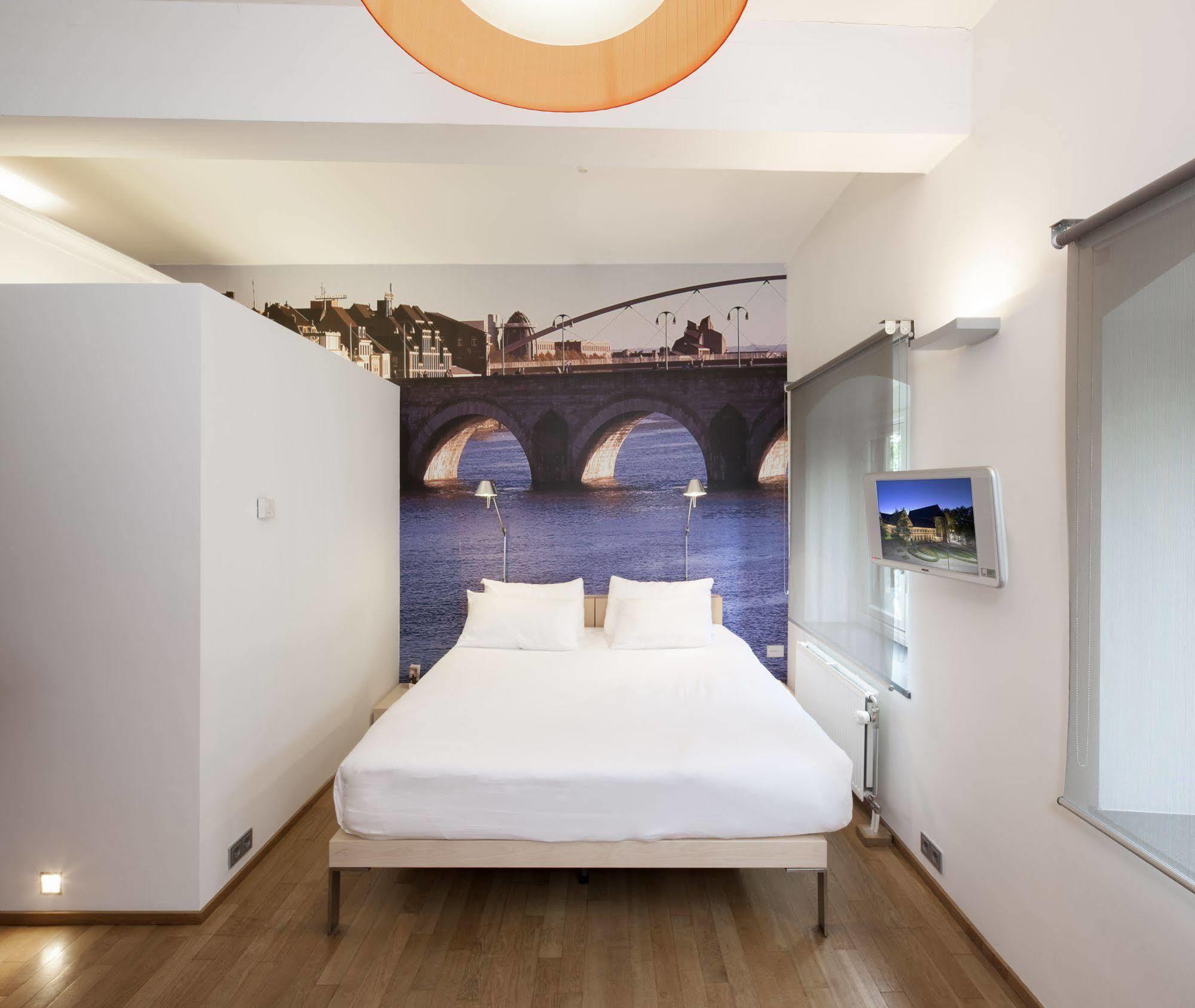 Kruisherenhotel Maastricht - Oostwegel Collection, Member Of Design Hotels Exteriör bild A room at the hotel