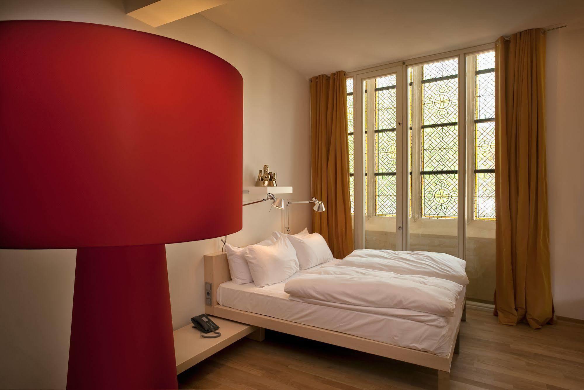 Kruisherenhotel Maastricht - Oostwegel Collection, Member Of Design Hotels Exteriör bild A room at the Hotel de Ligne