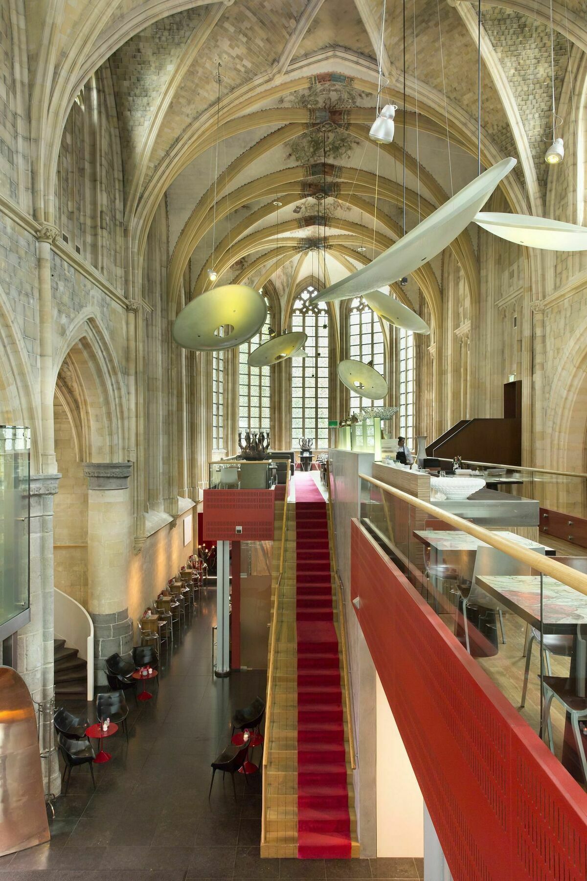 Kruisherenhotel Maastricht - Oostwegel Collection, Member Of Design Hotels Exteriör bild The interior of the new library